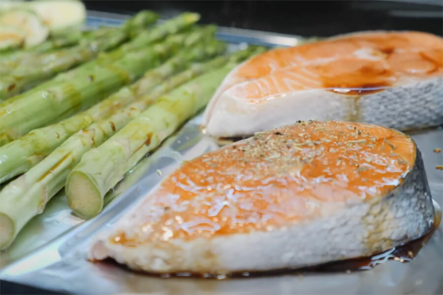 כמות חלבון מומלצת - דג סלמון מקור טוב לחלבונים בתקופת גיל המעבר