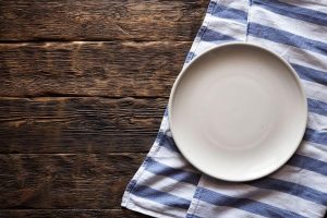 צלחת ריקה בסעודה מפסקת