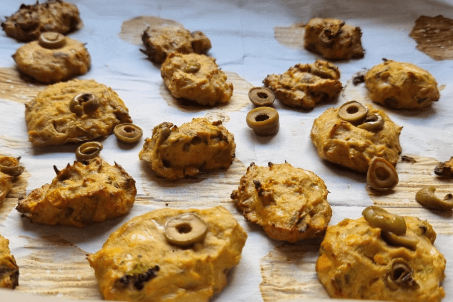 קציצות טונה דלות פחמימה אפויות בתנור עם גבינה וקמח כרובית